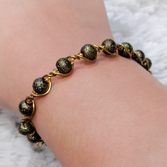 Golden Green Metal Wrapped Bracelet - Picture 3 of 3